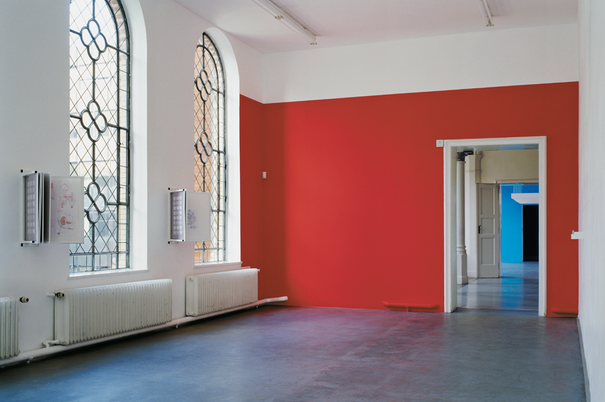 Hannes Kater –"Der Zeichnungsgenerator" im Kunstverein Hannover 2001: die "rote Wand" in Raum 7